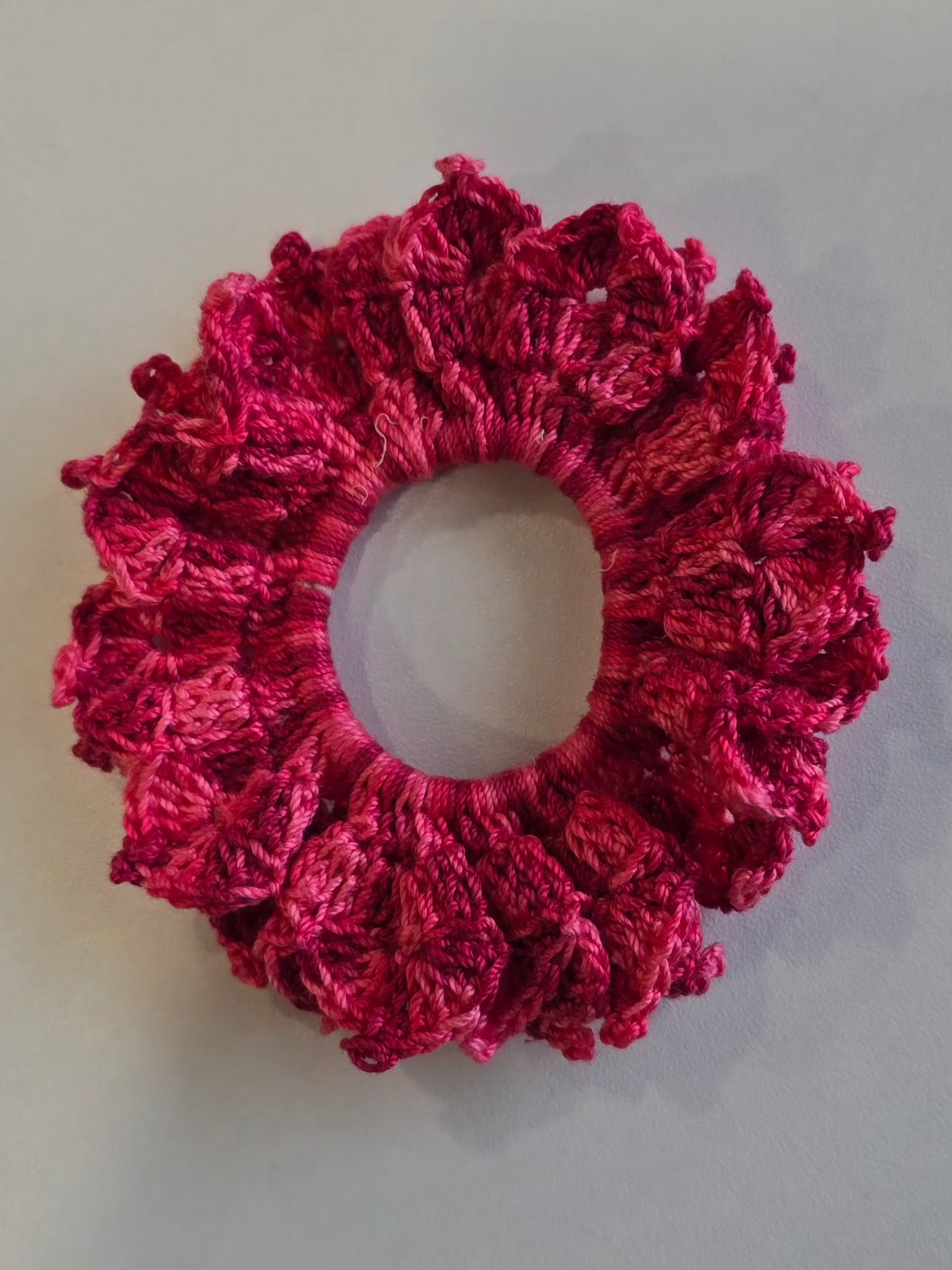 chouchou rose en crochet fait main avec fil de coton