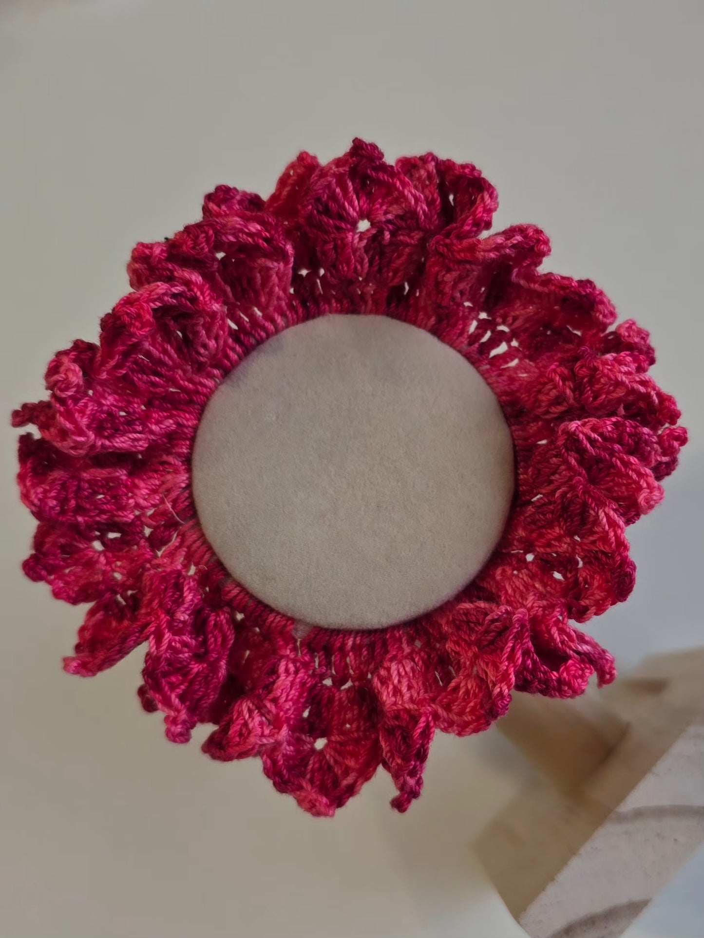 texture crochetée du chouchou rose 