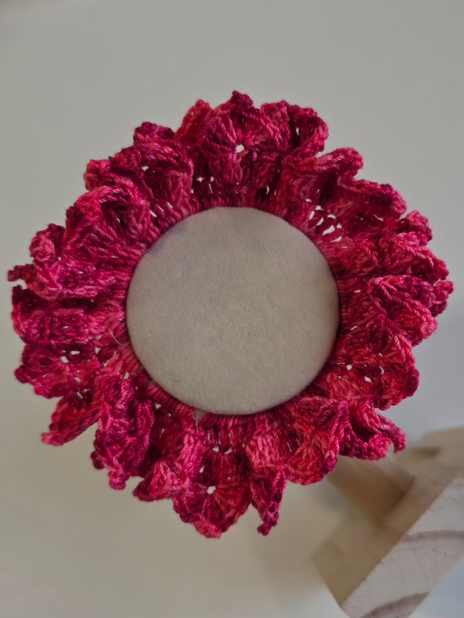 texture crochetée du chouchou rose 