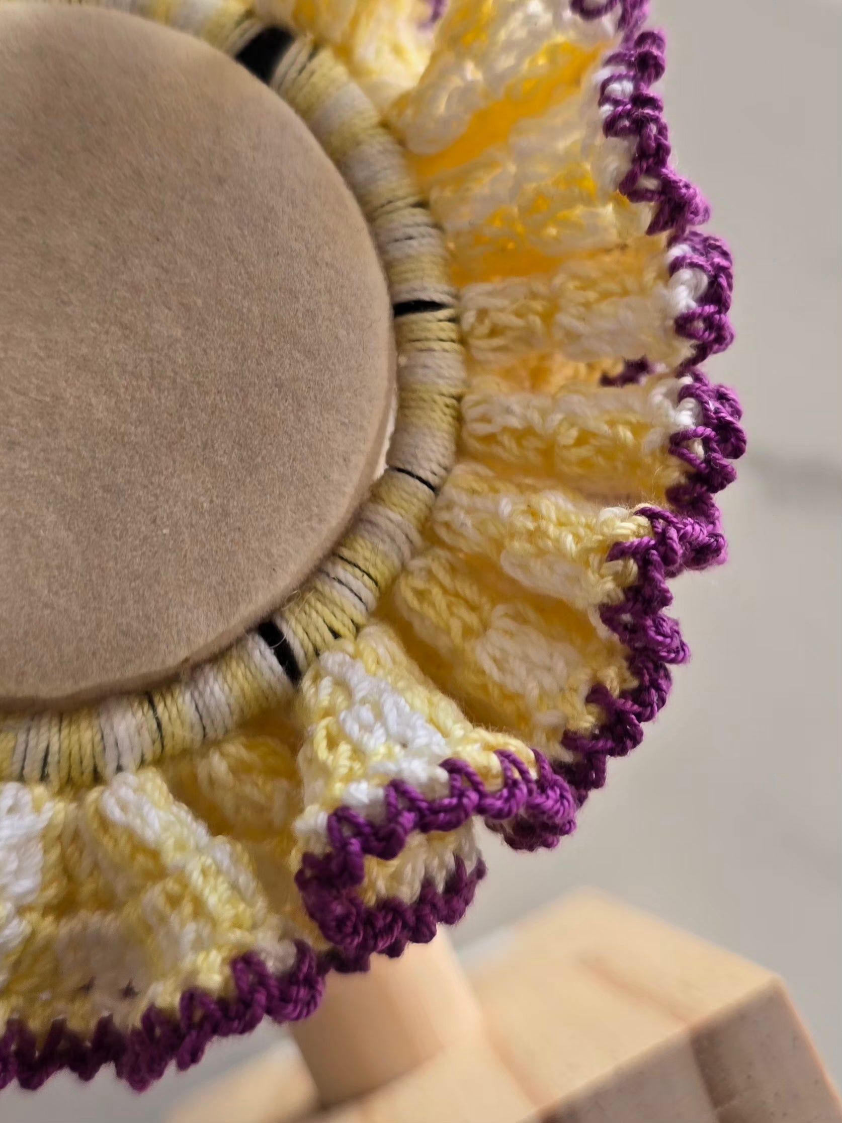 Détail finition chouchou fait main au crochet