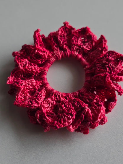 chouchou rose fait main au style élégant et féminin