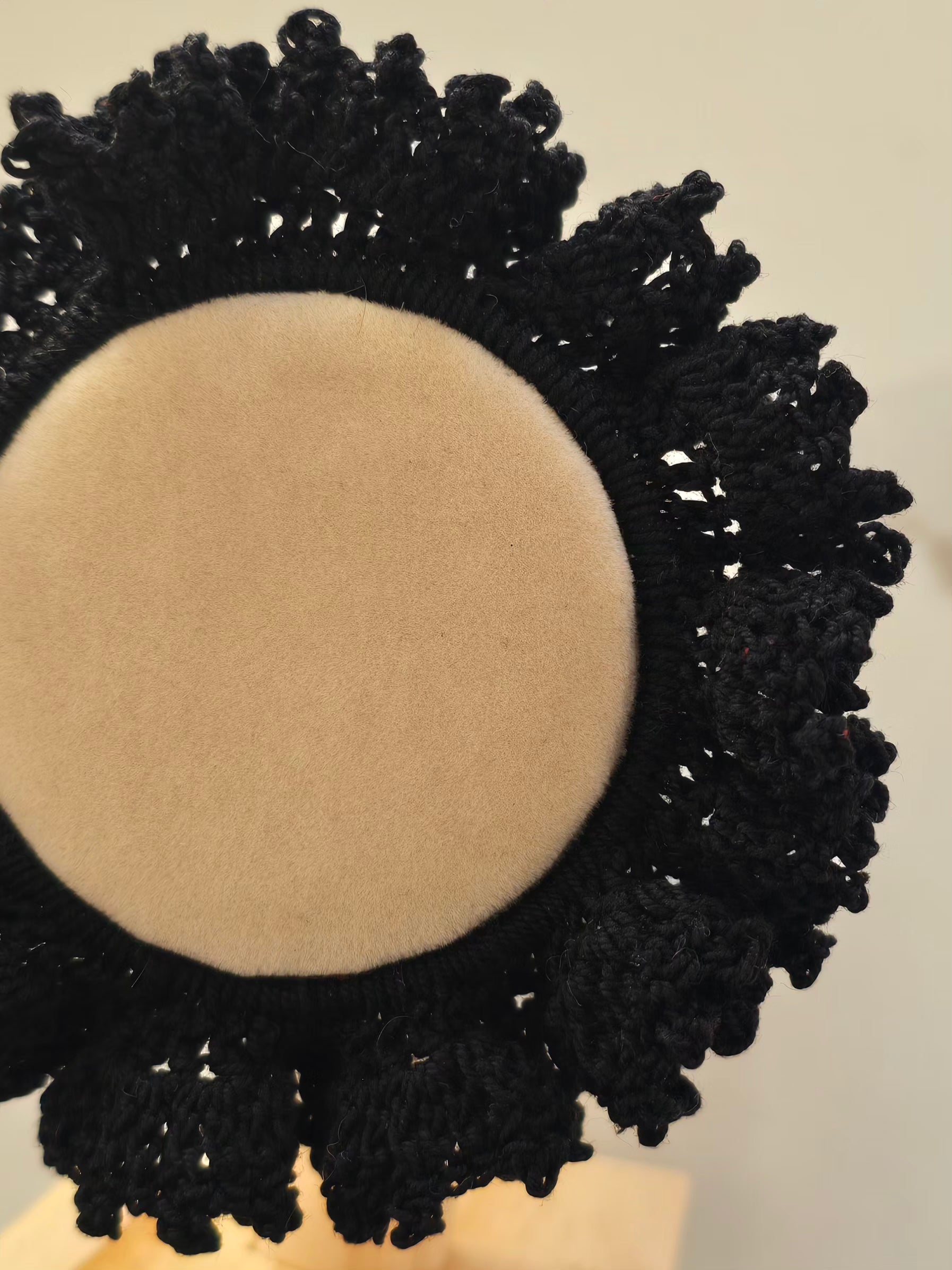 Chouchou noir en crochet pour coiffures du quotidien