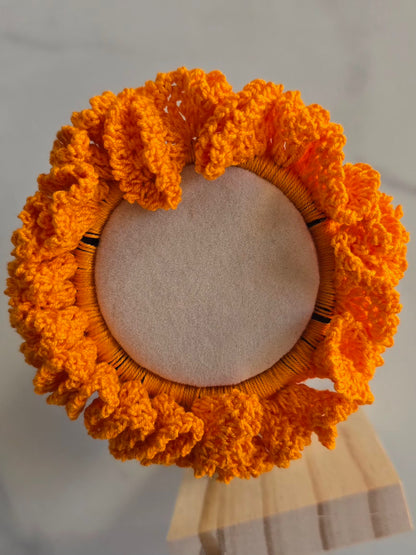 Accessoire cheveux chouchou orange en crochet 