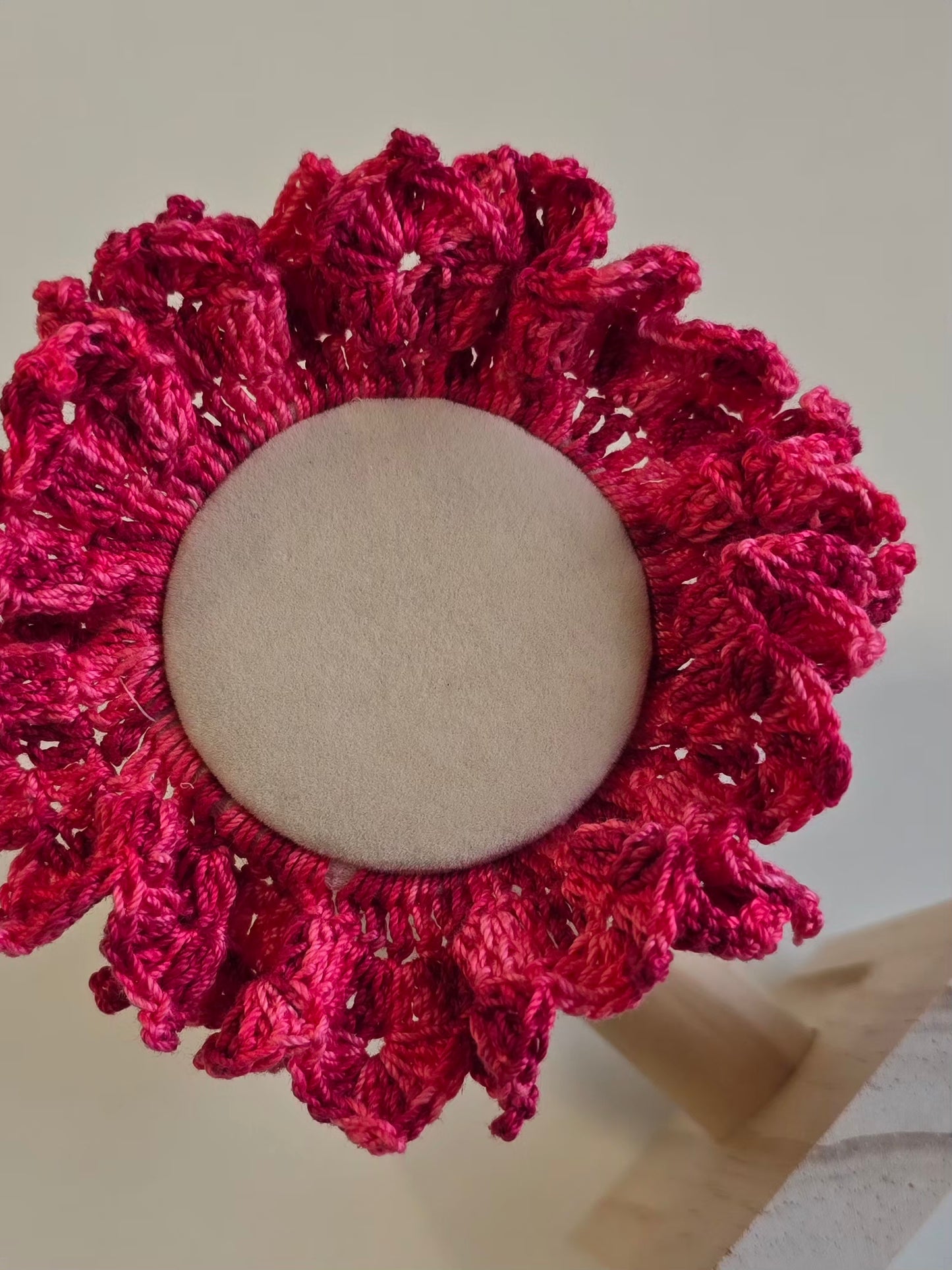 Chouchou rose artisanal en crochet fait main