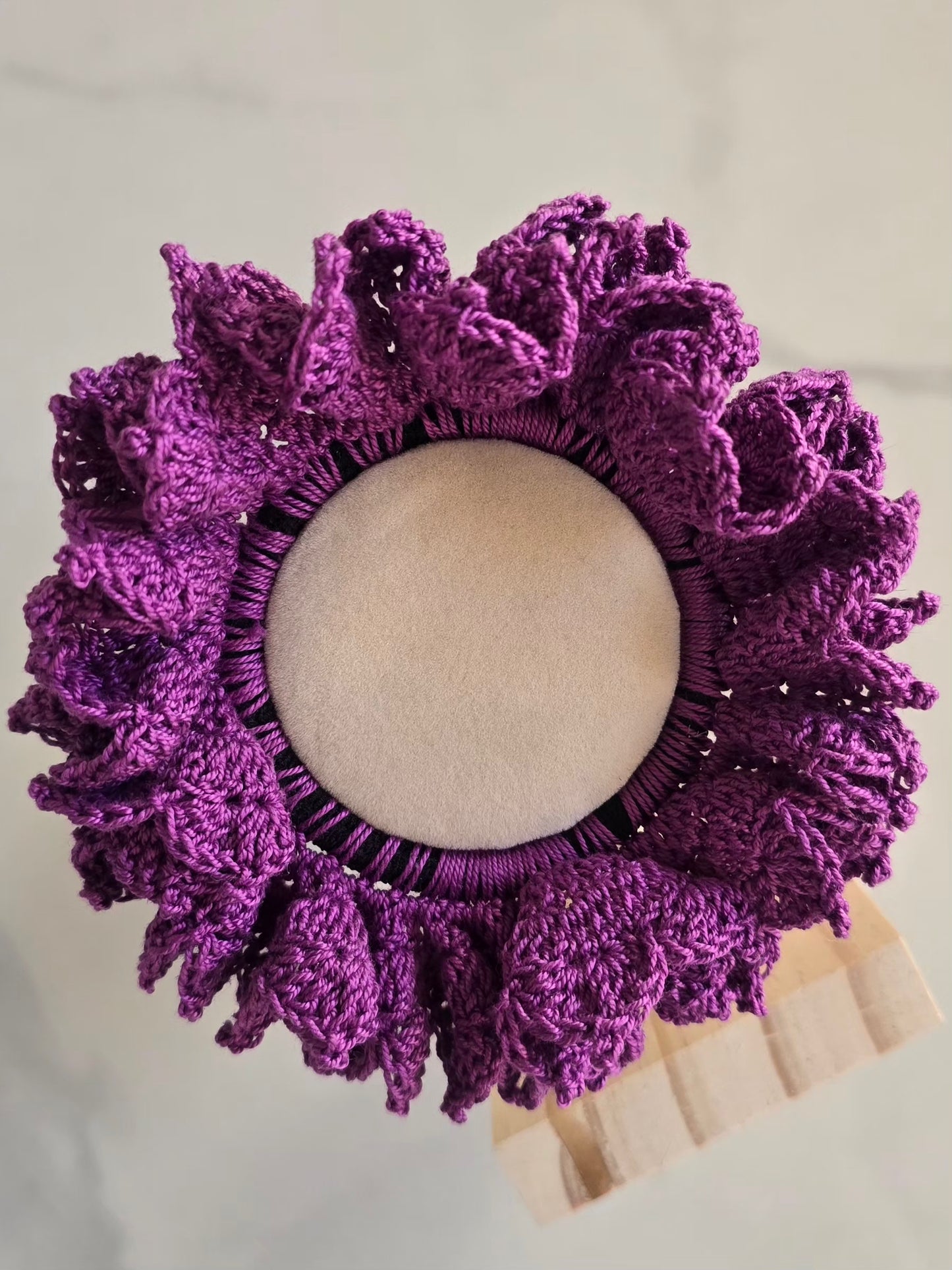 Chouchou violet artisanal unique fait à la main
