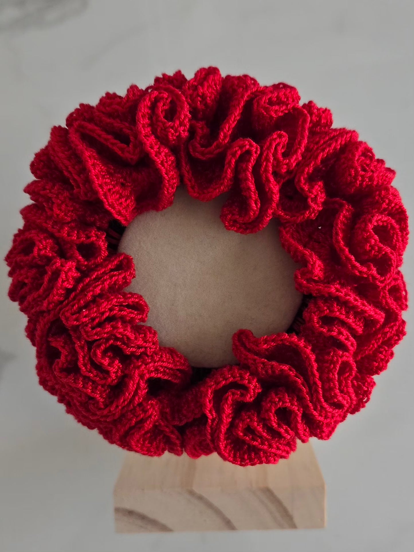 Chouchou XL rouge au crochet réalisé à la main en fil 100% coton