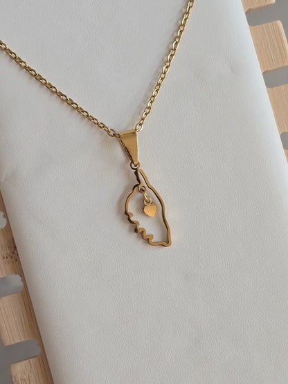 Collier Amore en acier inoxydable, modèle  doré Corse avec petit coeur. 