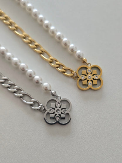 Collier chic en acier avec détails en perles