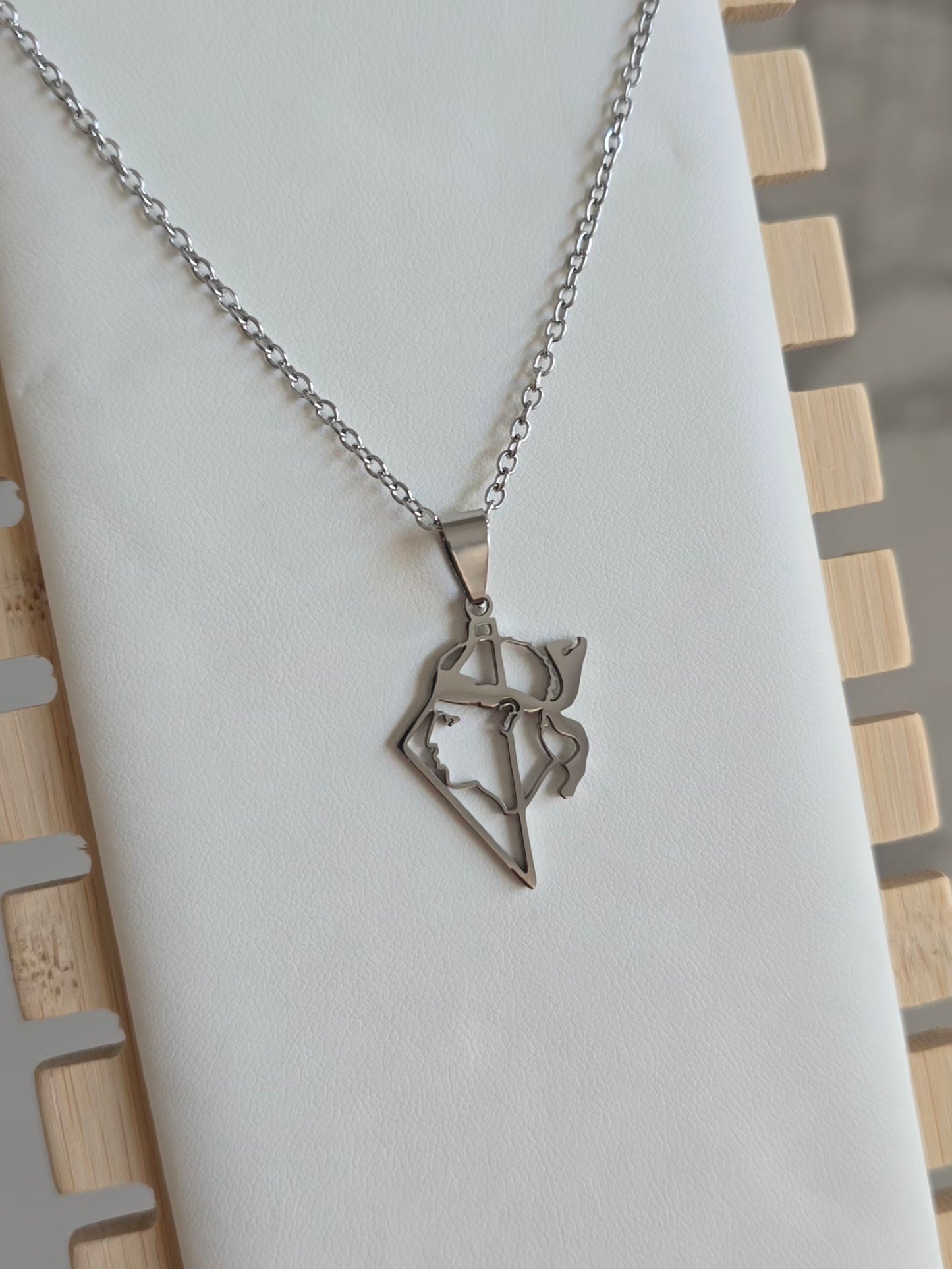 Collier Libertà argenté en acier inoxydable avec pendentif Corse et Tête de Maure.
