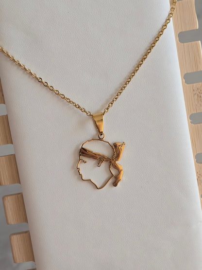 Collier Testa Mora contour argenté en acier inoxydable avec chaîne fine de 45 cm.