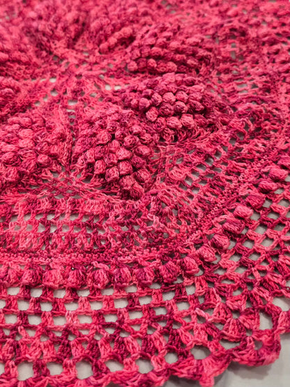 Détails en relief du crochet rosace rose 