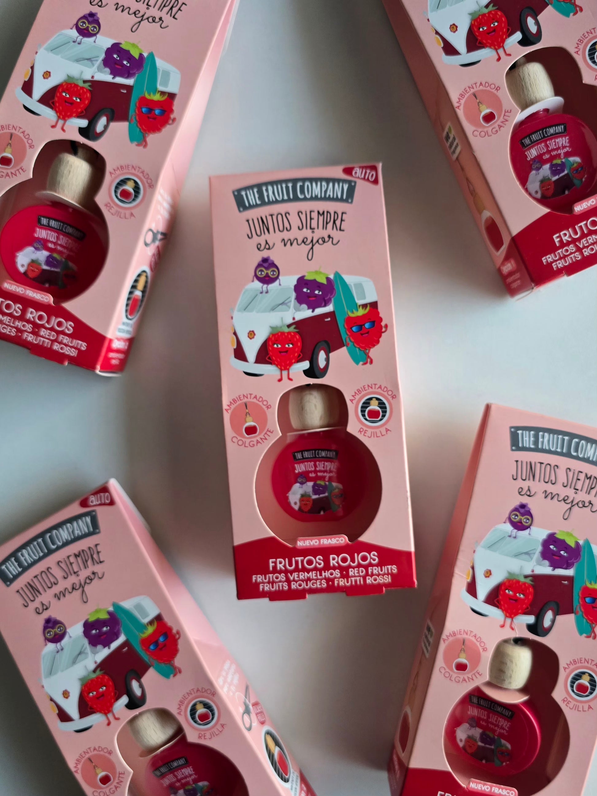 Diffuseur parfum d'ambiance voiture senteur Fruits Rouges pour une atmosphère fraîche et gourmande.