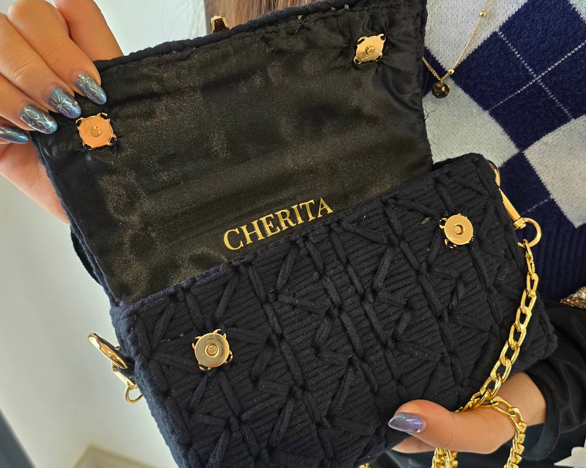 Doublure noire siglée CHERITA à l'intérieur du sac 