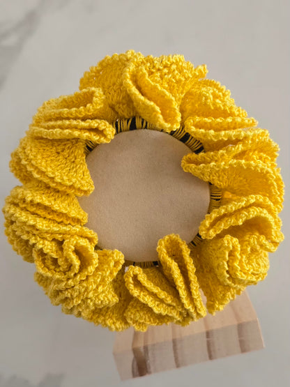 Gros chouchou jaune soleil fait main au crochet volumineux