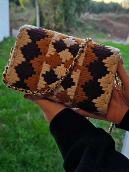 Intérieur du sac avec doublure marron siglée CHERITA