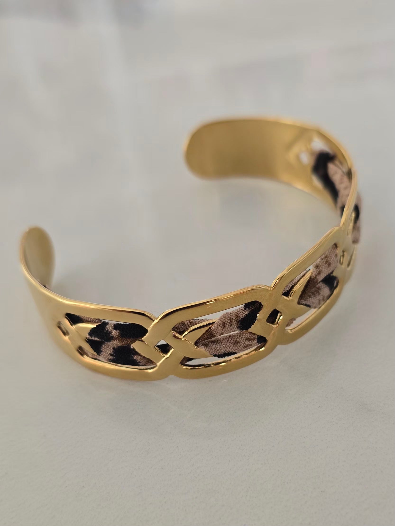 Bracelet jonc Savana en acier inoxydable doré avec ruban léopard 