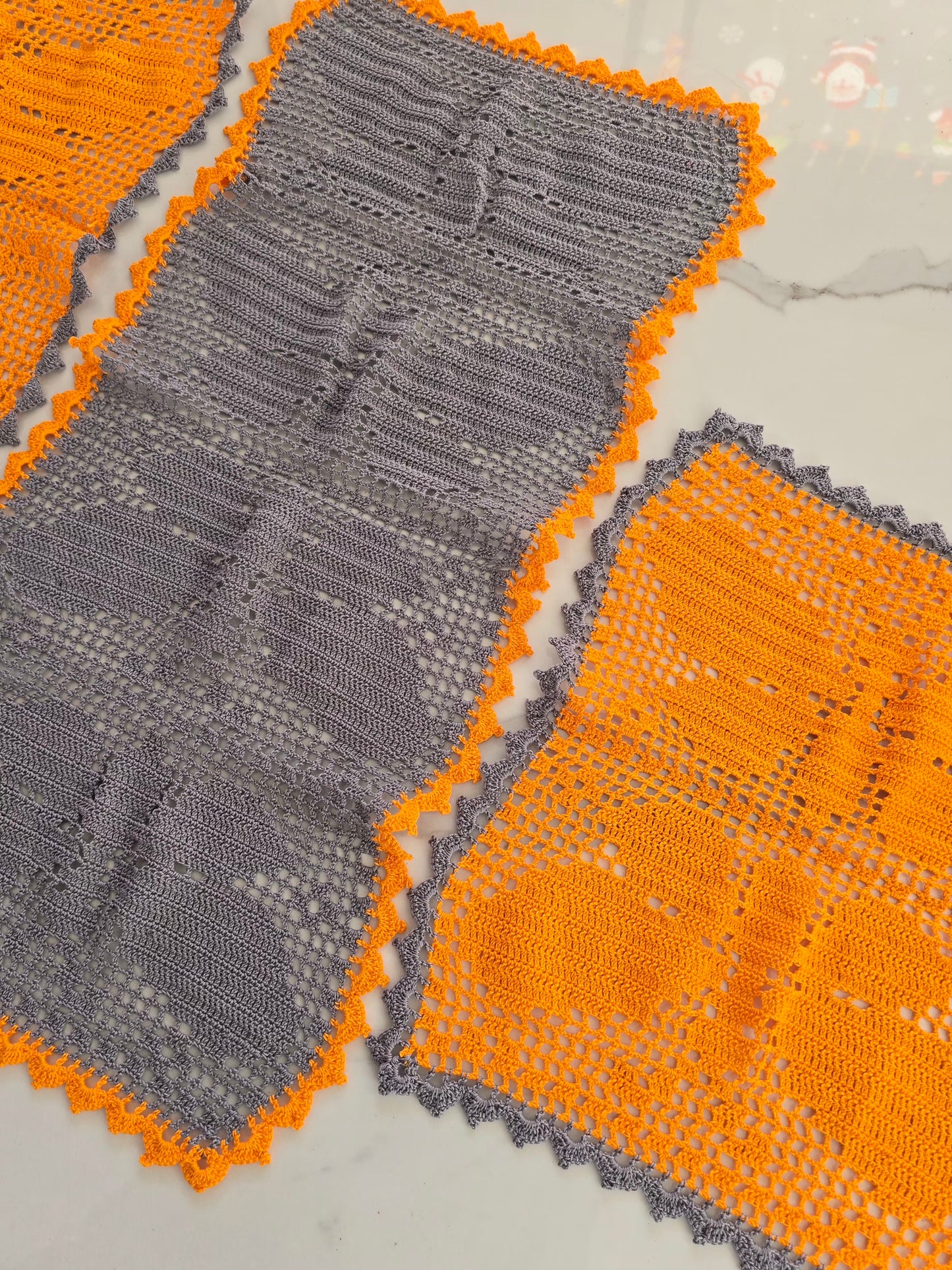 Lot de 3 napperons en crochet gris set orange avec motifs papillon