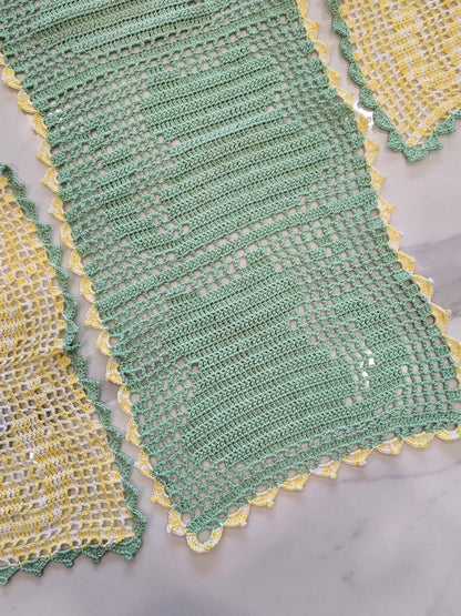 grand napperon vert en crochet avec motif chat