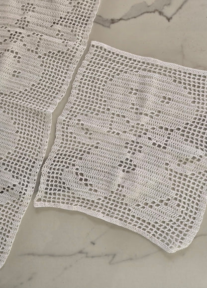 Napperon blanc en crochet fait main avec motif bonhomme pain d'épice
