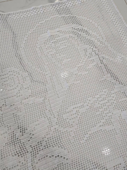 Grand napperon blanc au crochet représentant Sainte Rita fait main