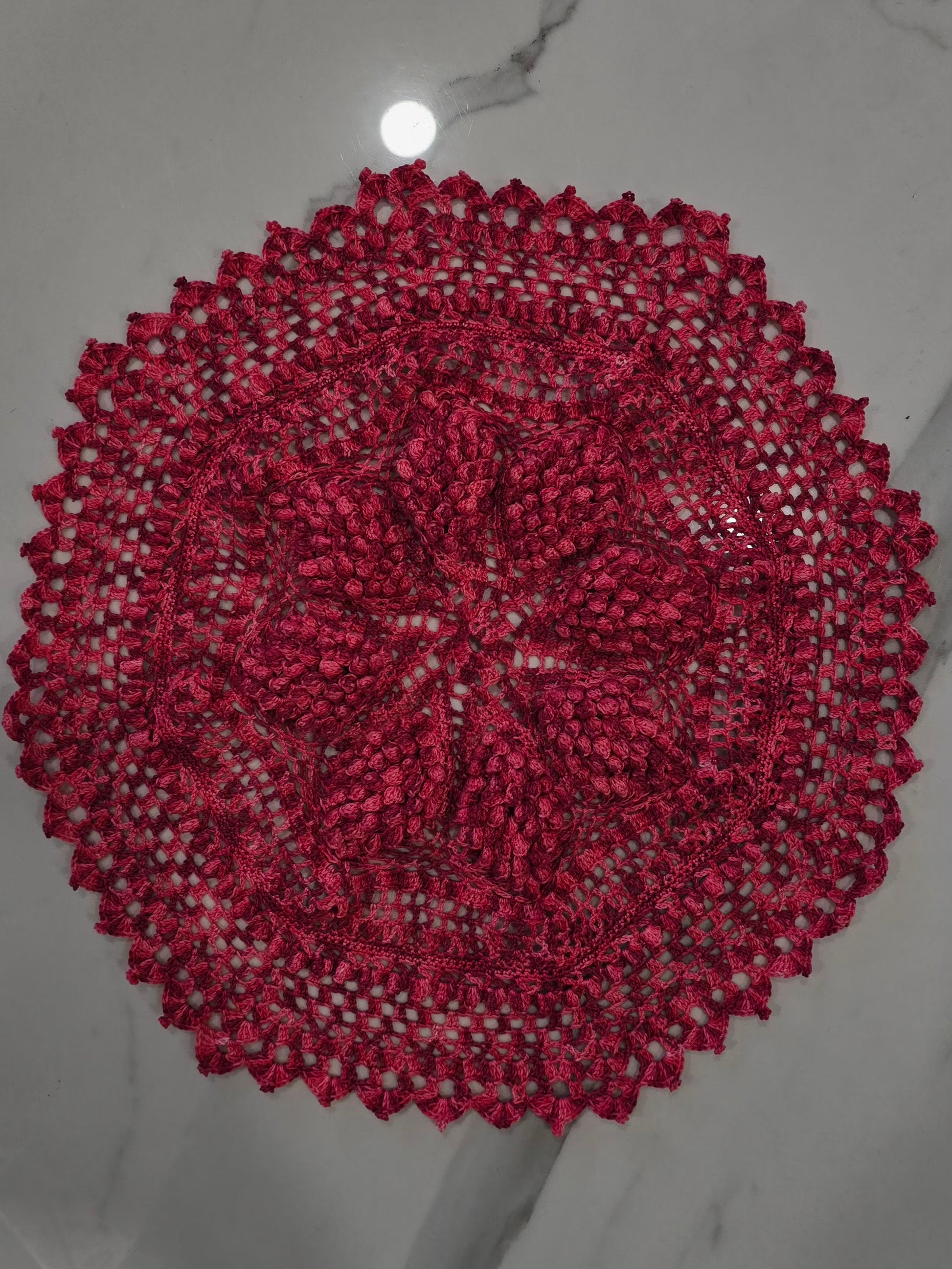 Napperon rosace rond en crochet rose fait main