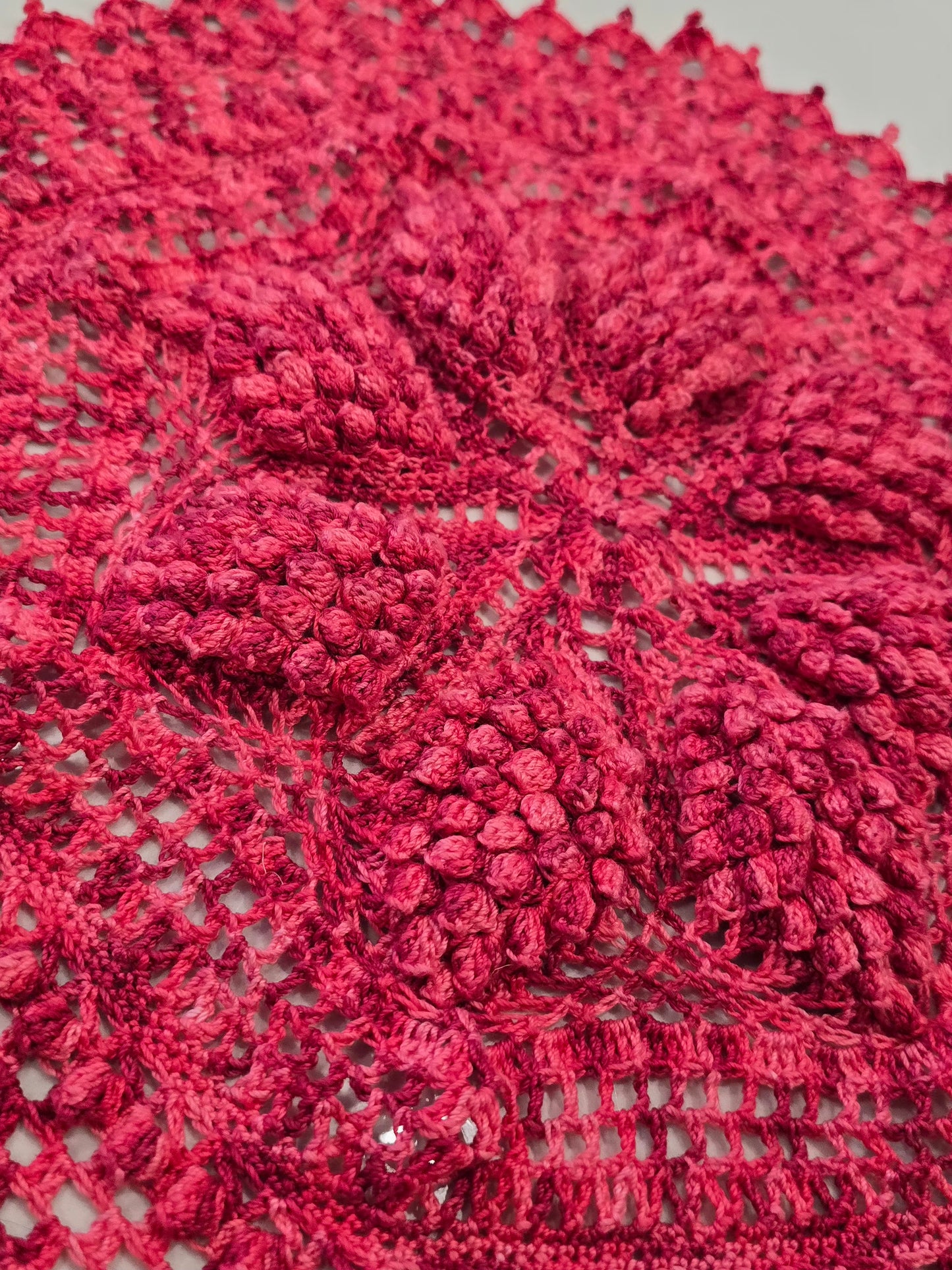 Napperon unique en crochet rose fait main
