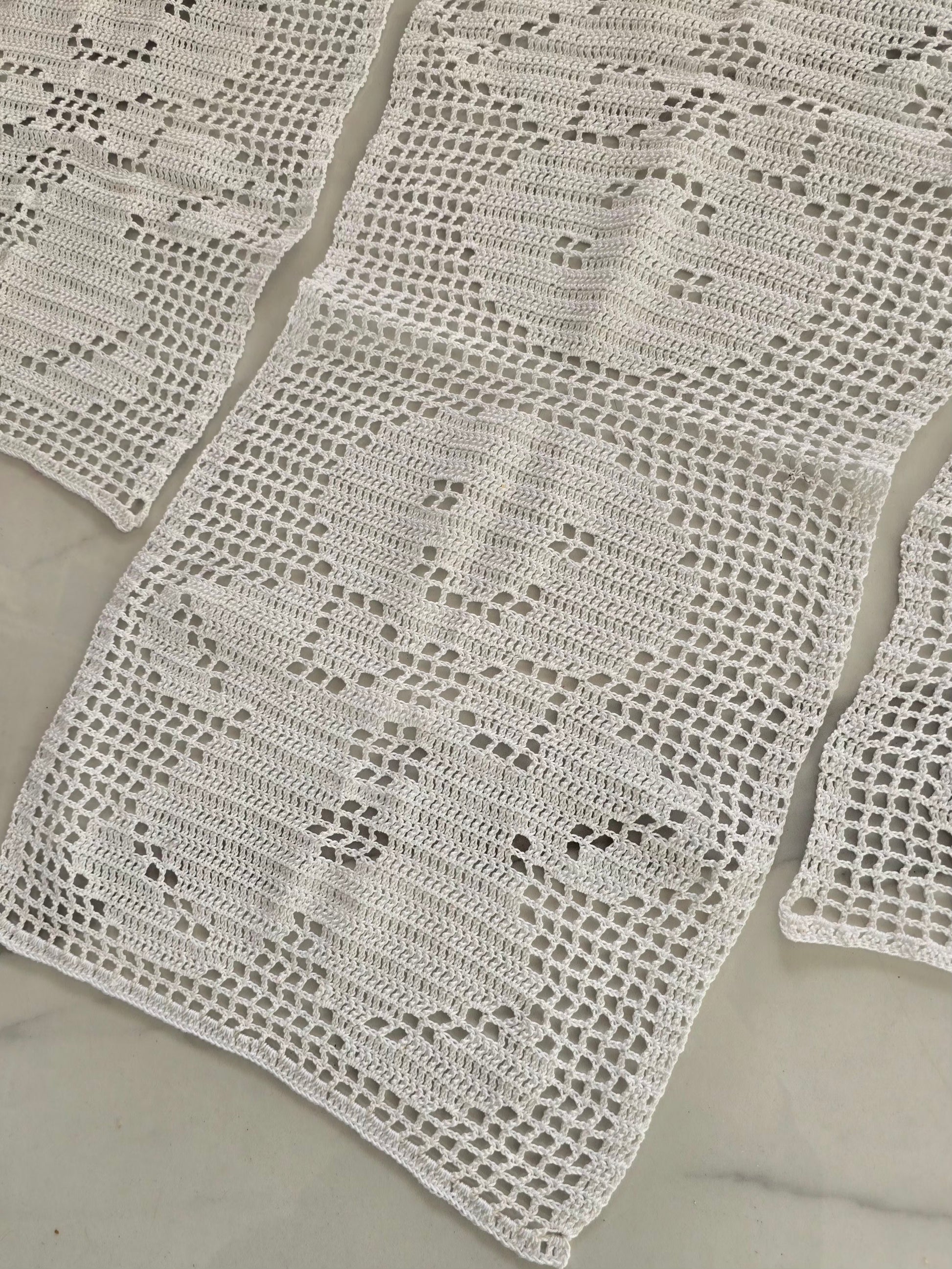 Napperons artisanaux blancs en crochet faits main