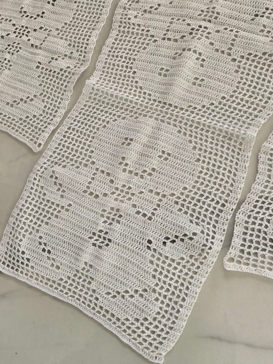 Napperons artisanaux blancs en crochet faits main