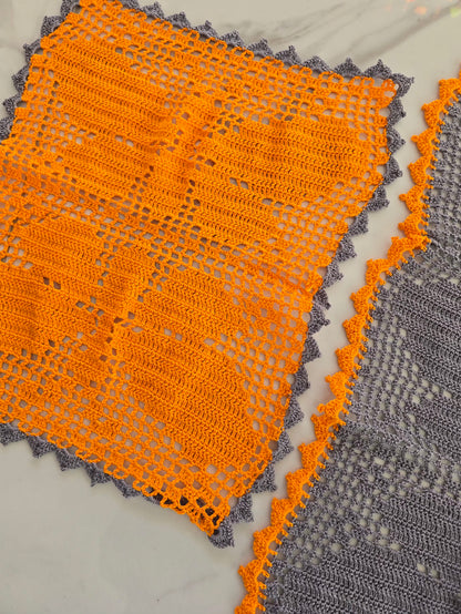Napperons artisanaux en crochet gris et orange faits main
