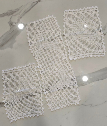 Lot de napperons en crochet blanc avec motifs rennes