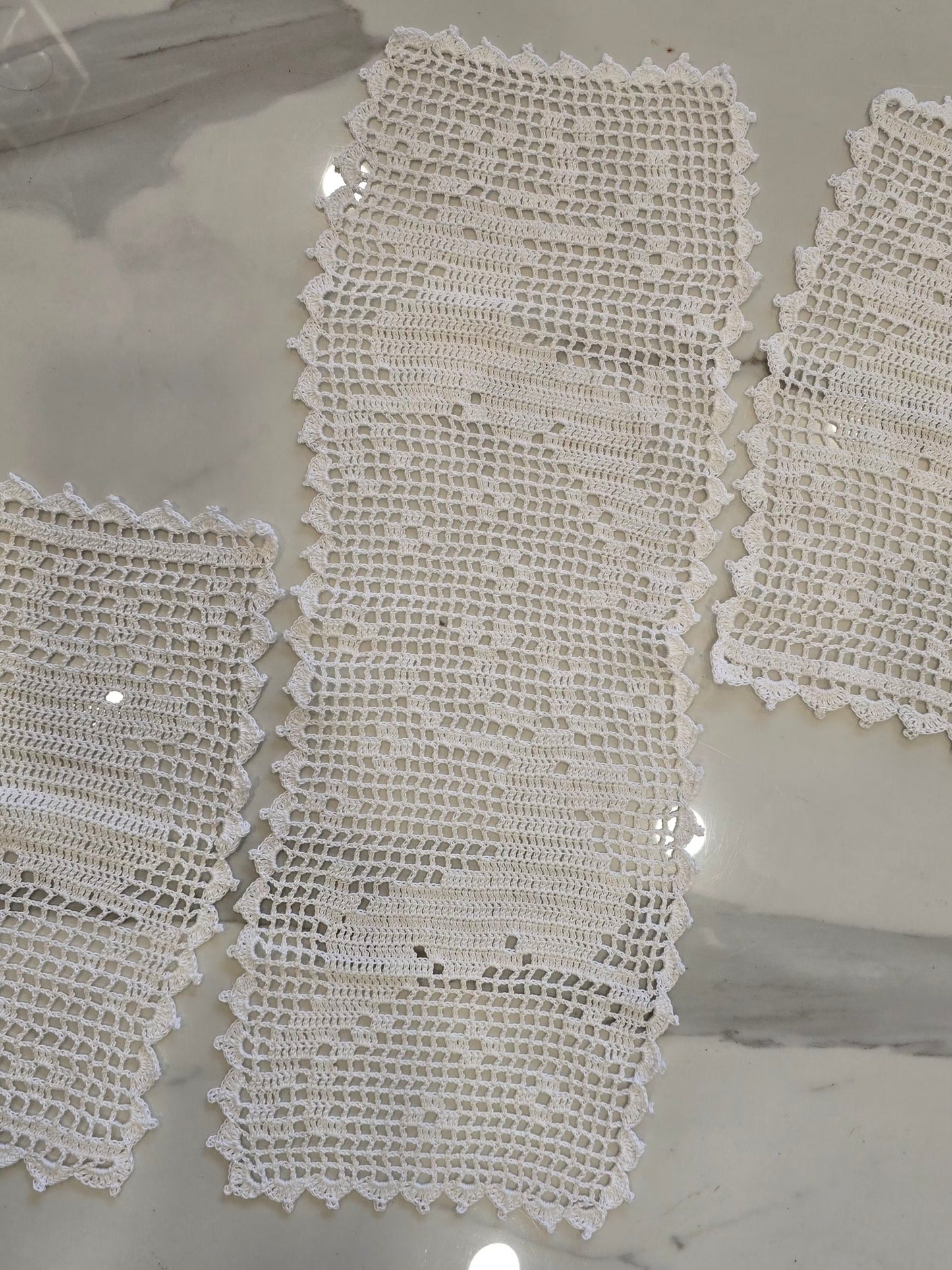 Napperons faits main en coton blanc 