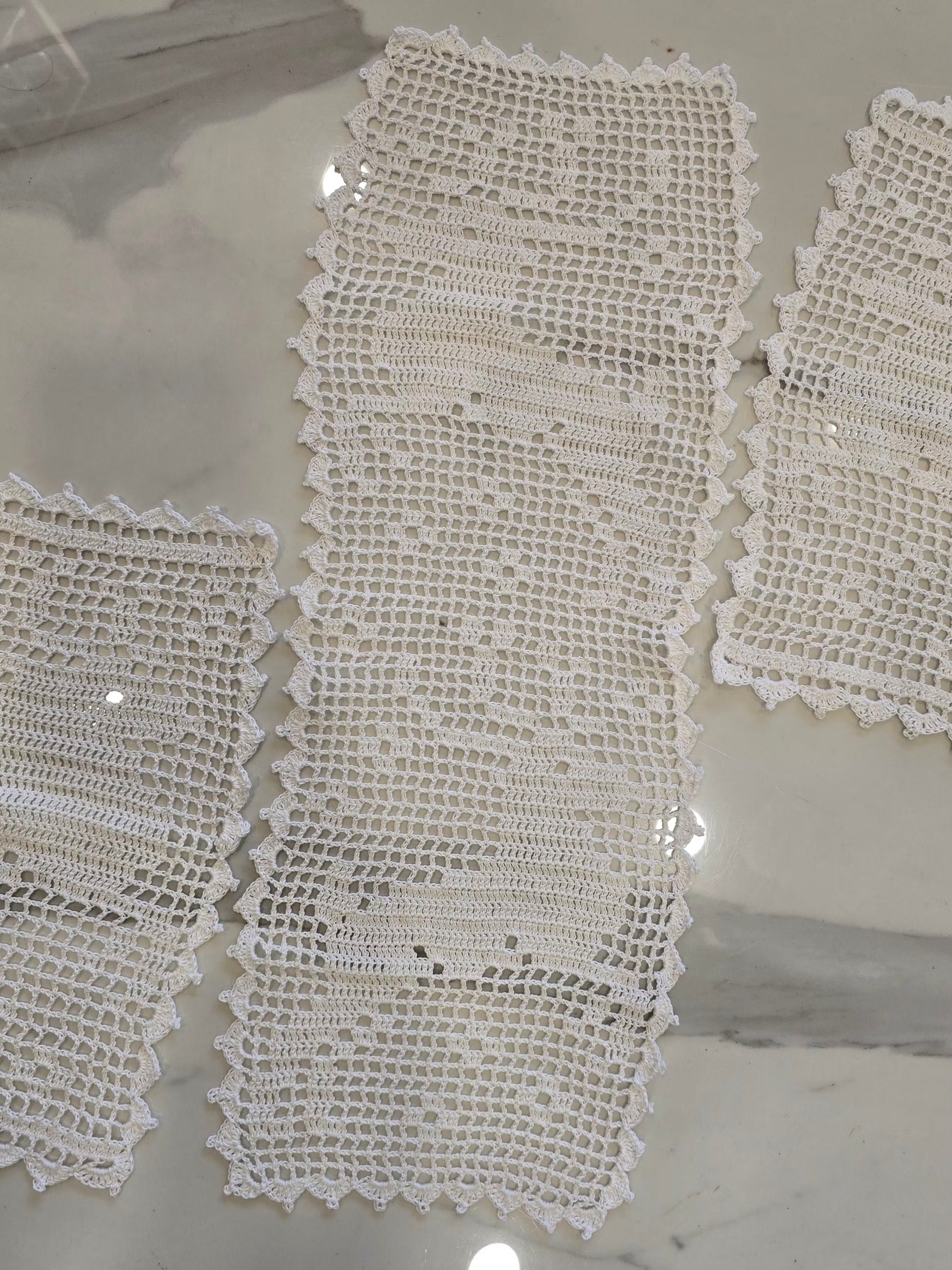 Napperons faits main en coton blanc 