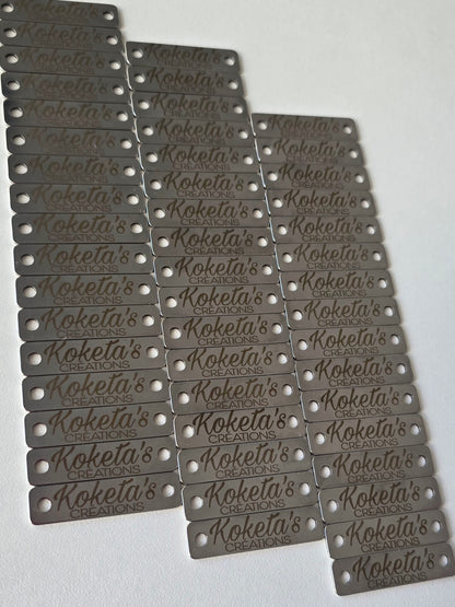 Plaque de marque personnalisée en inox 40 x 10 mm avec deux trous de fixation. 