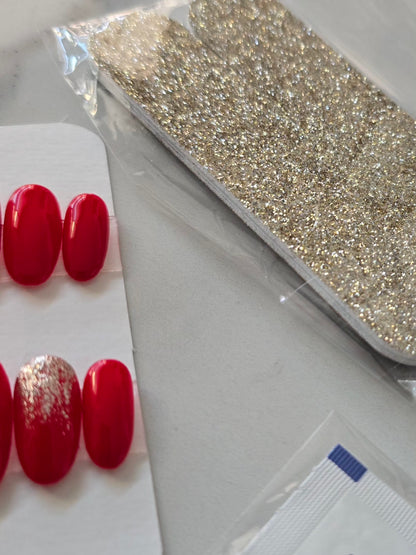 Ongles rouges faits main avec dégradé doré scintillant, PRESS ON NAILS réutilisables.