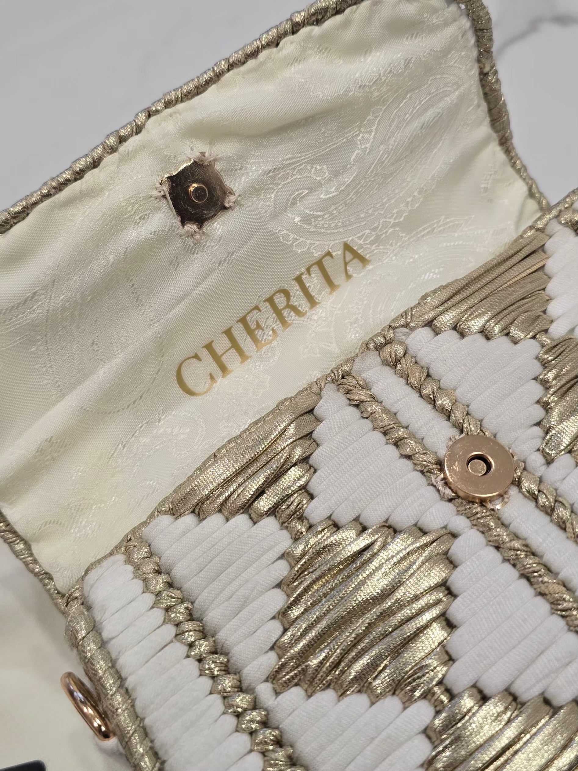 Sac blanc et doré fait main porté - style élégant 