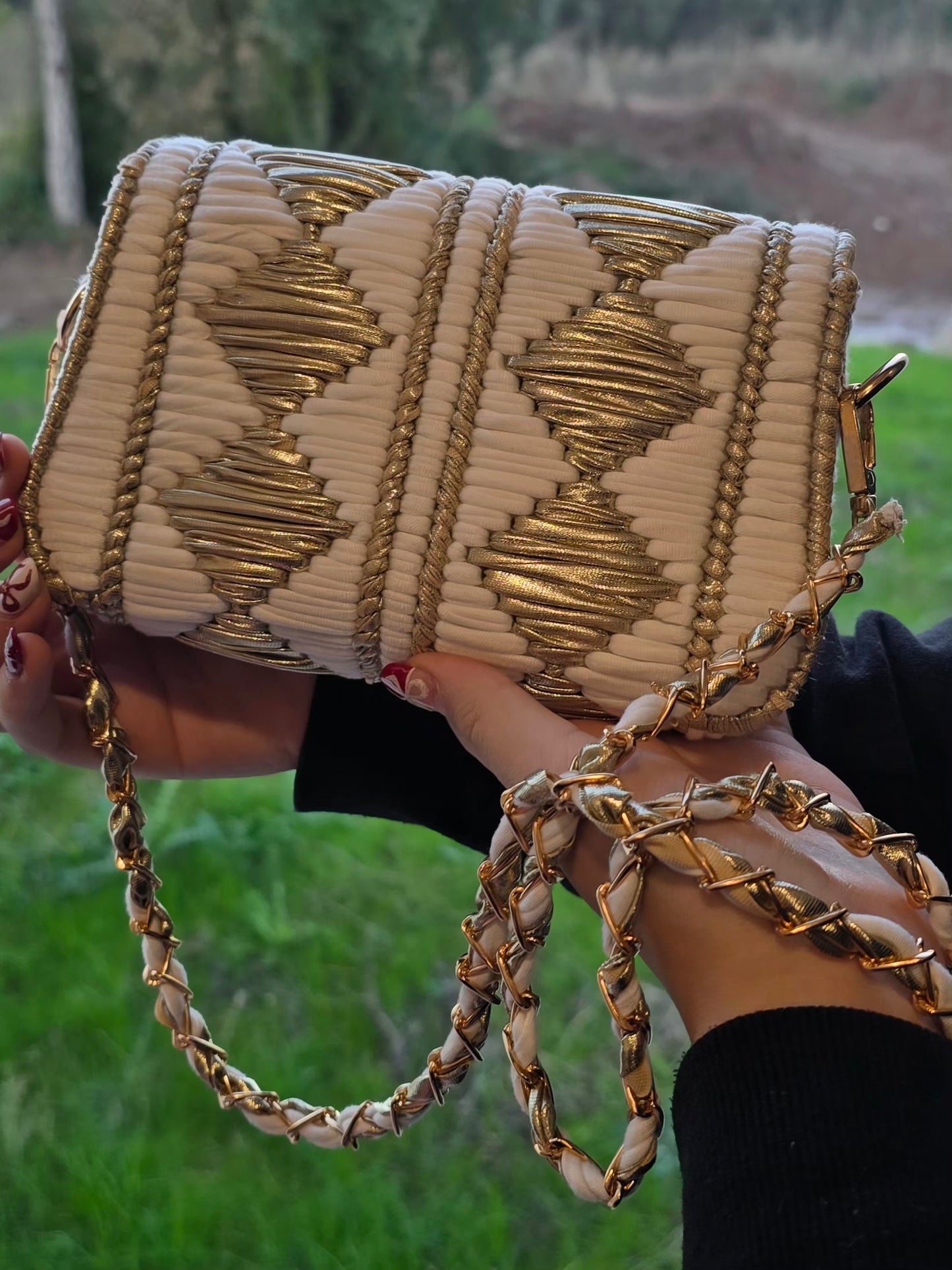 Sac artisanal blanc et doré pièce unique 