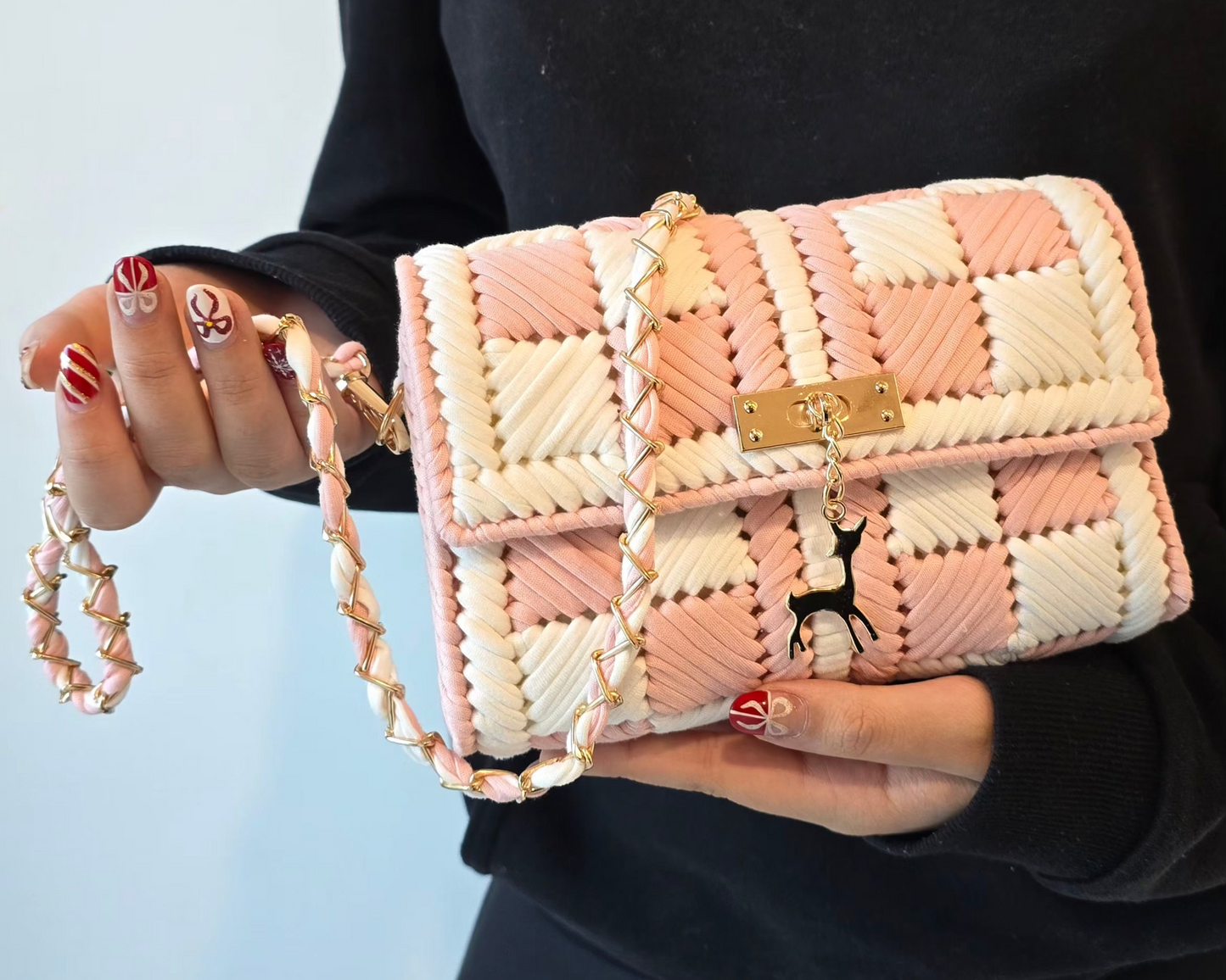 Sac artisanal rose et blanc fait main CHERITA