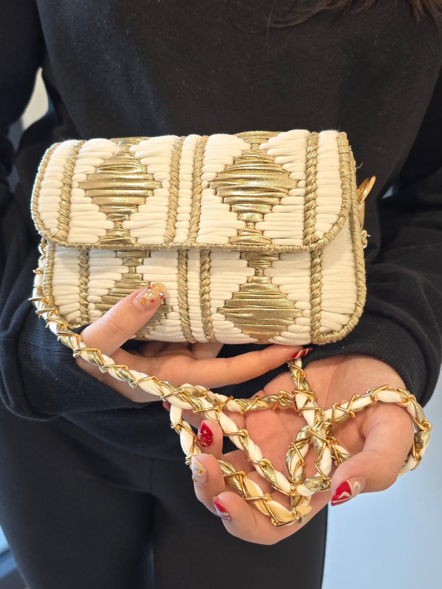 Sac tissé à la main blanc et doré CHERITA