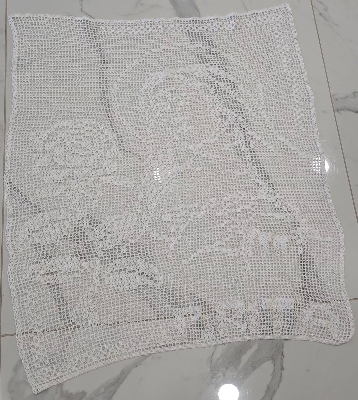 Travail de crochet religieux avec motif Sainte Rita