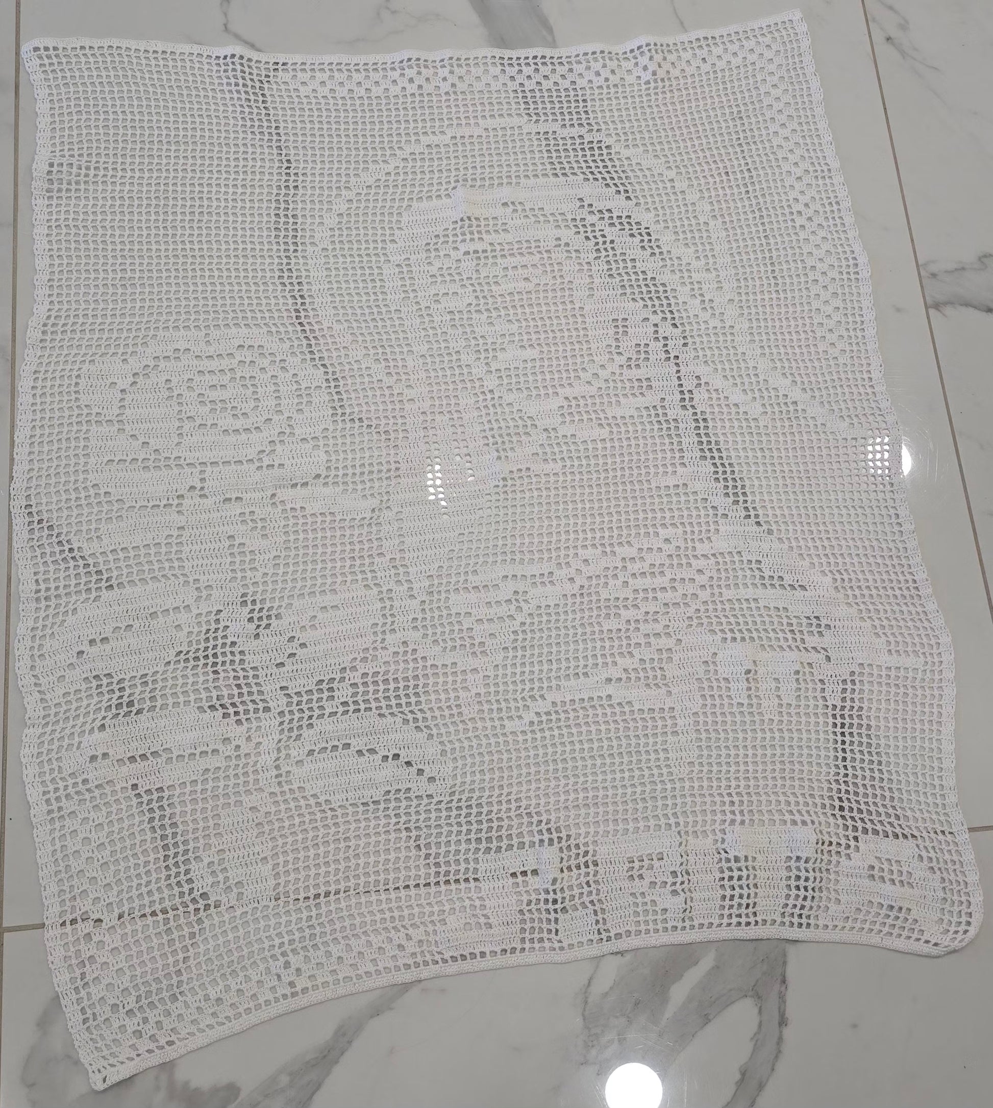 Travail de crochet religieux avec motif Sainte Rita