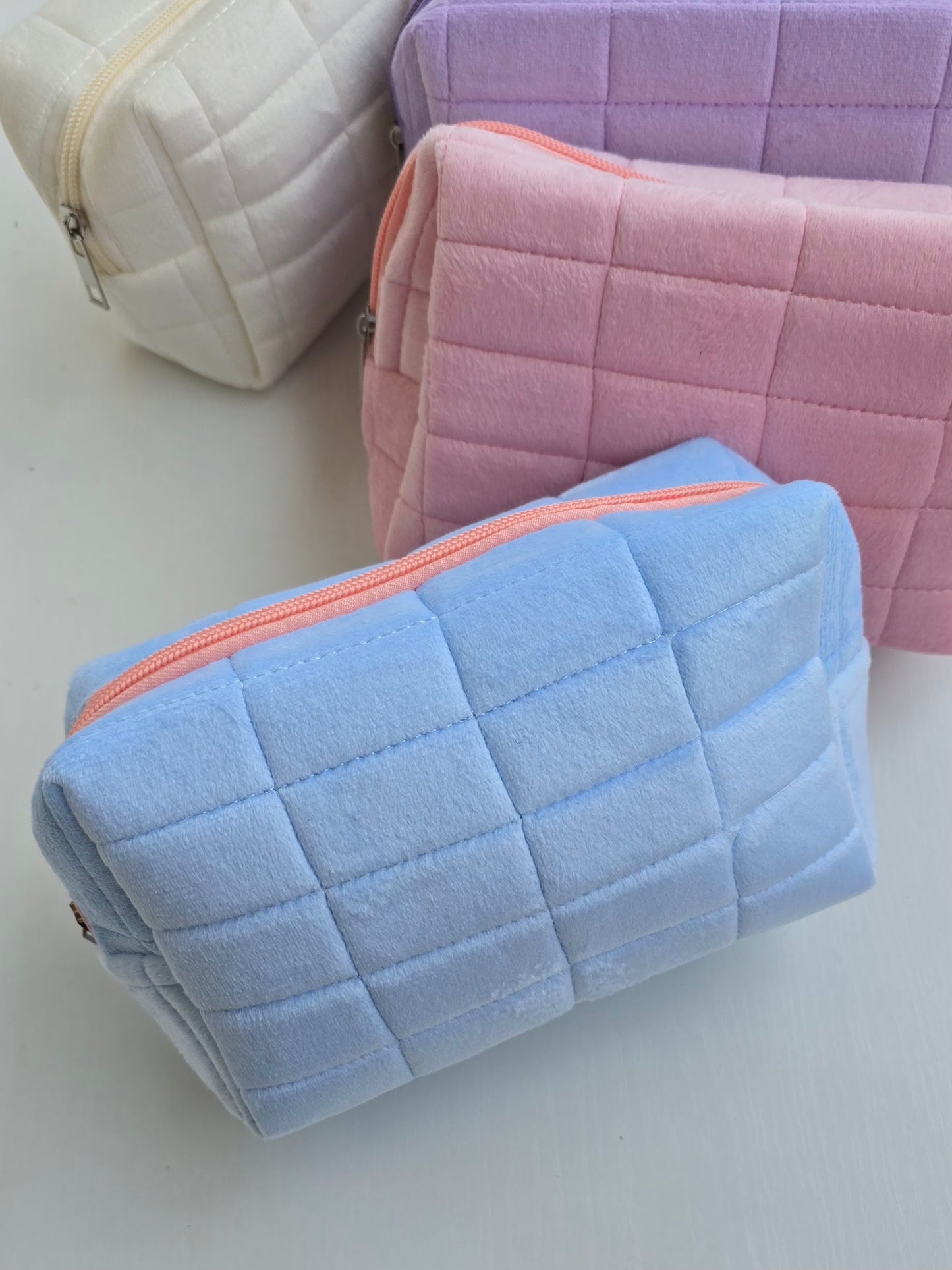 personnalisez la trousse bleu avec prénom et motif