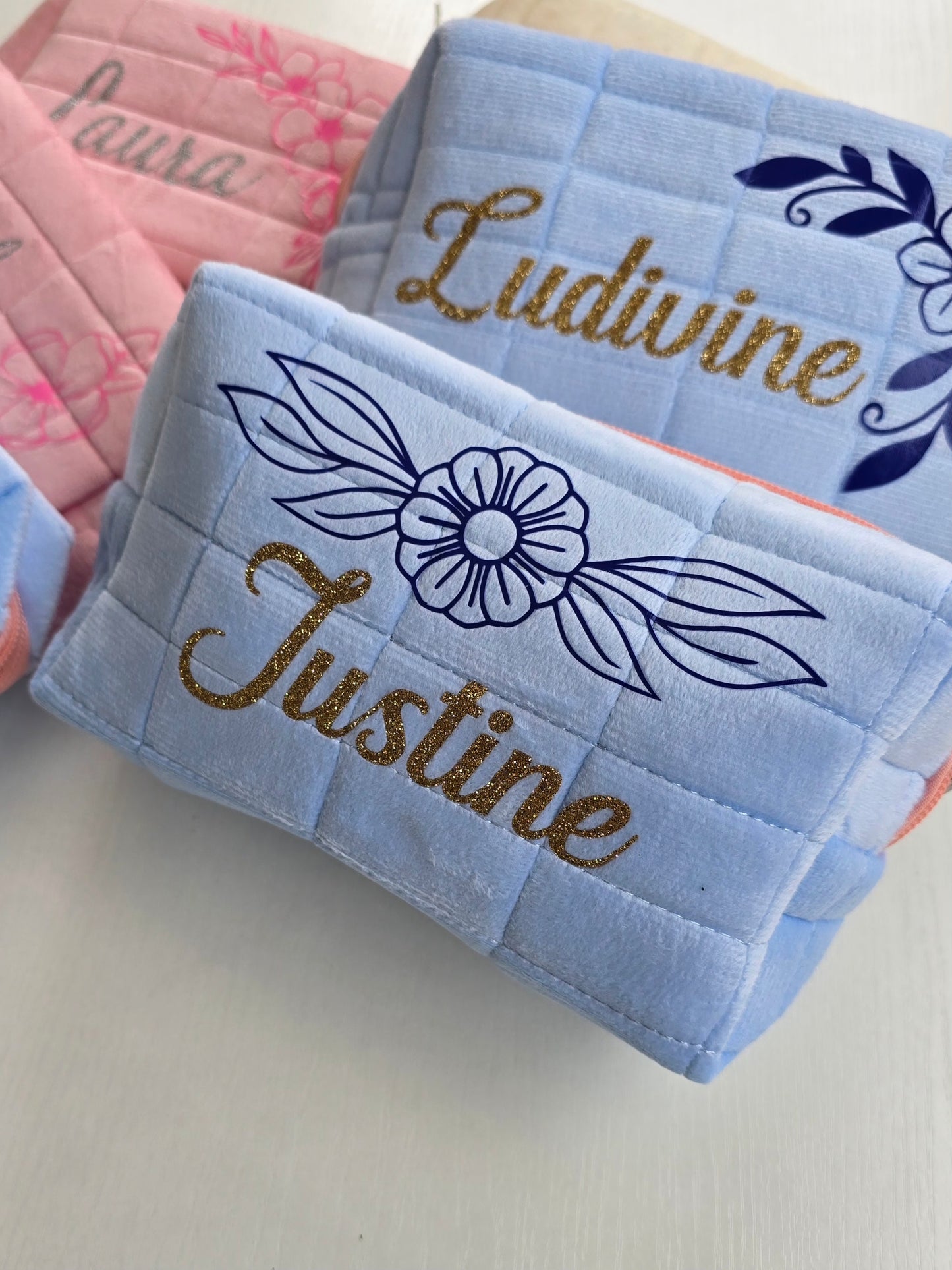 Trousse bleu unique, personnalisée avec le prénom Justine