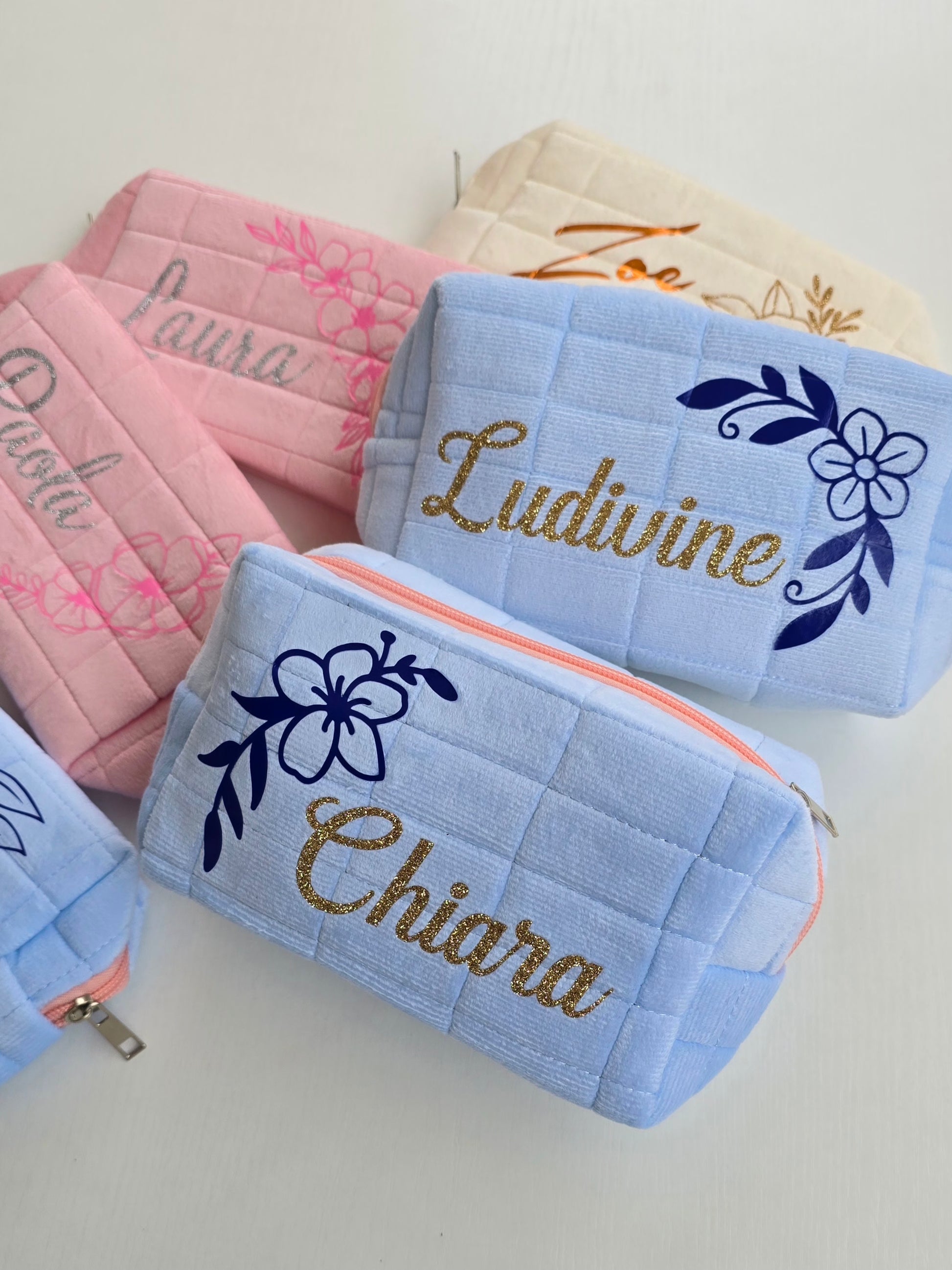 Trousses bleu personnalisées  avec prénoms Chiara et Ludivine 