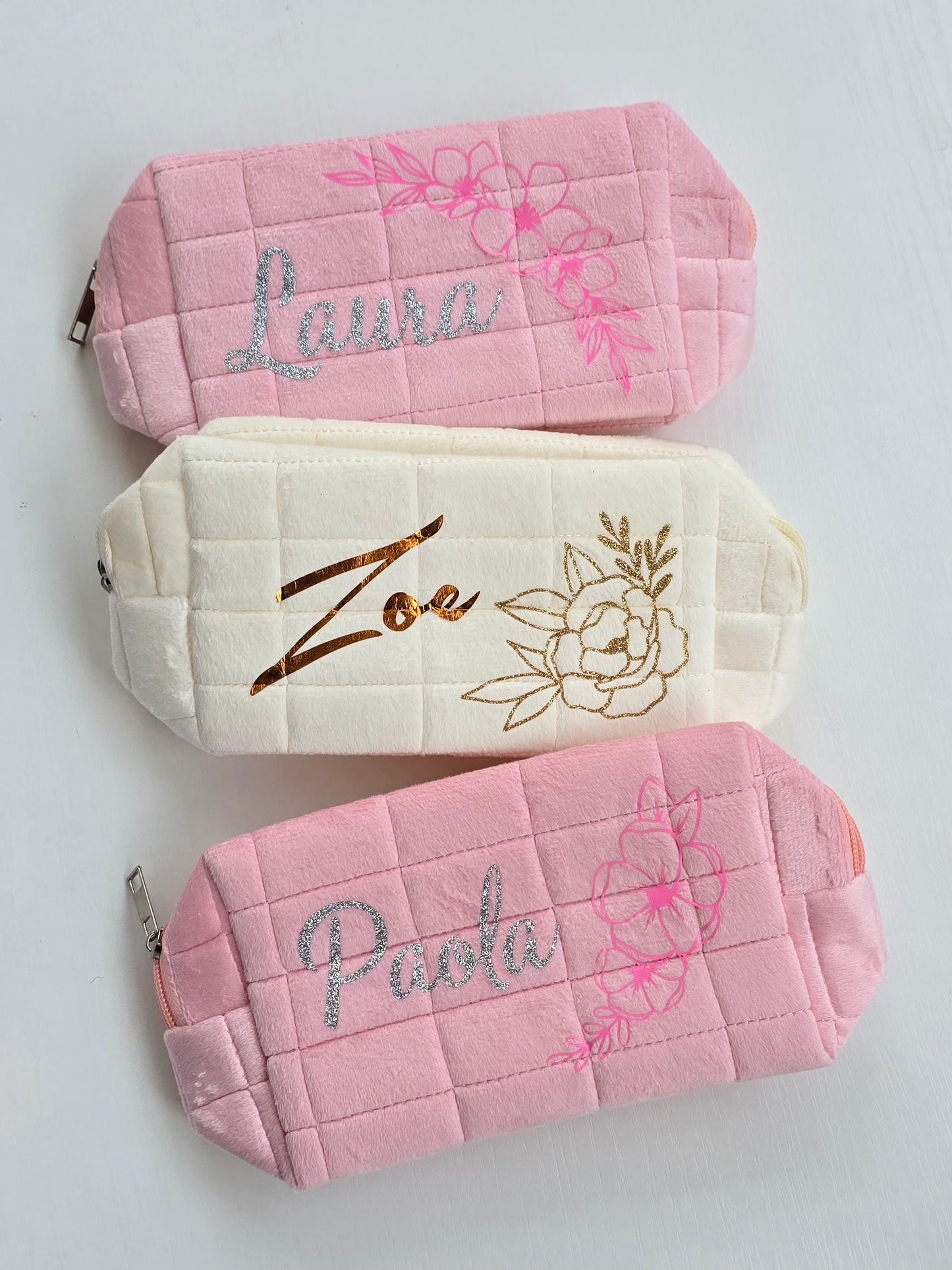 Trousses roses unique, personnalisée avec les prénoms Laura, Zoe et Paola