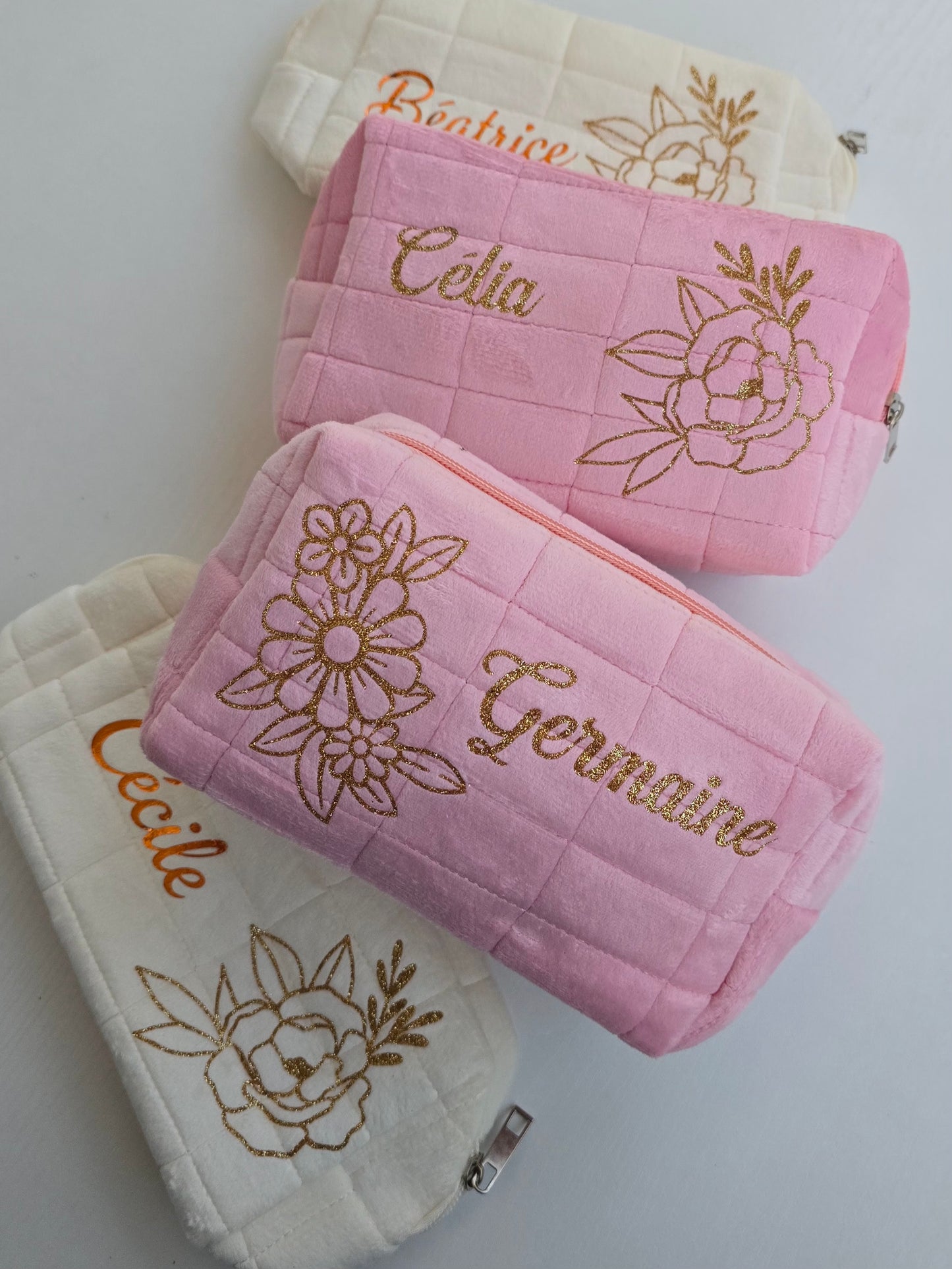Trousses unique, personnalisée avec prénoms : Béatrice, Célia, Germaine et Cécile.
